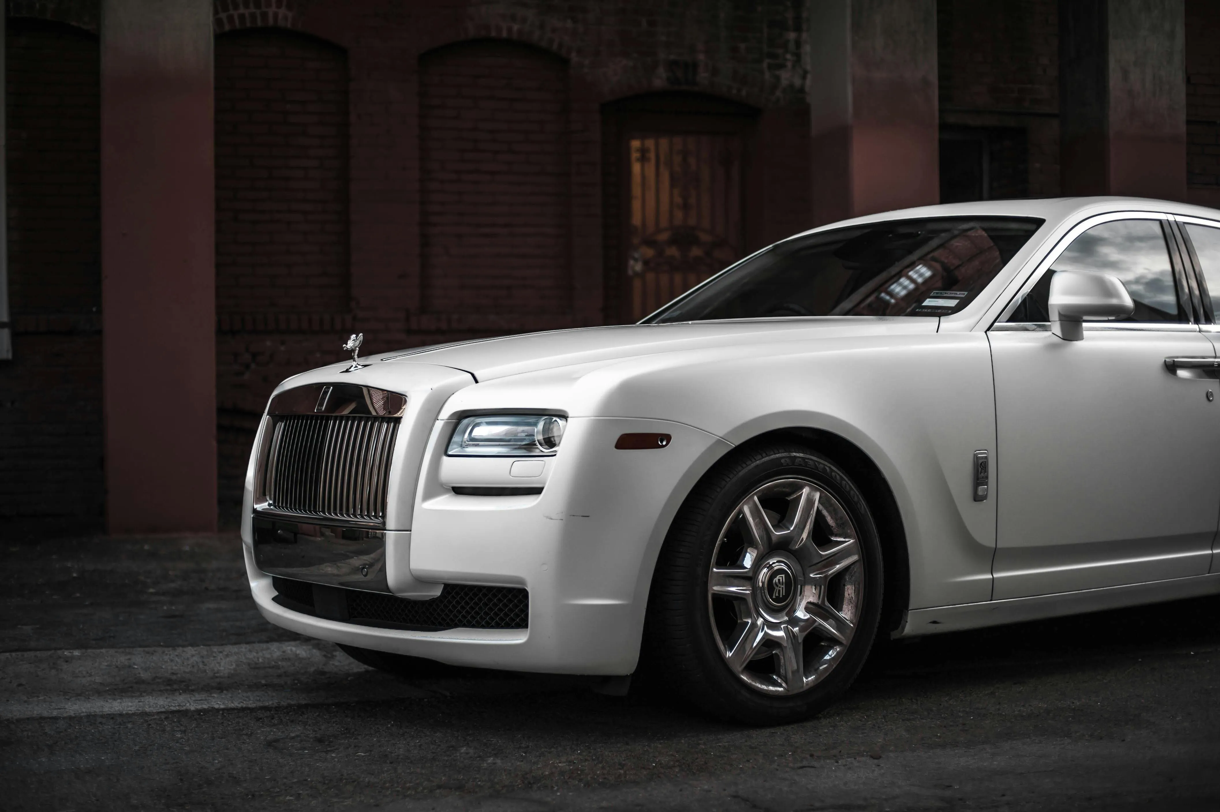 Why Business Travelers Prefer Luxury Ground Transportation